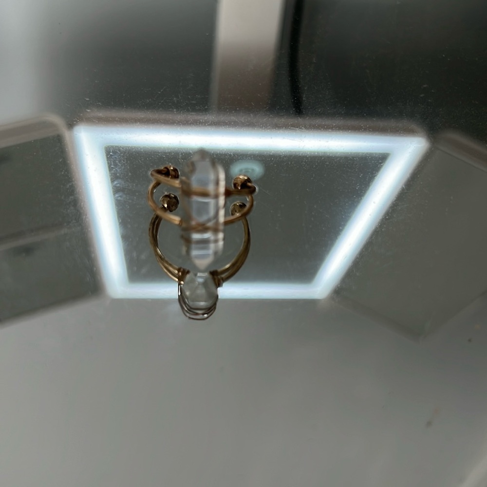 Clear quartz expandable ring